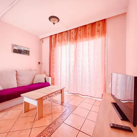 1 Bedroom In Parque Cattleya, Playa De Americas *